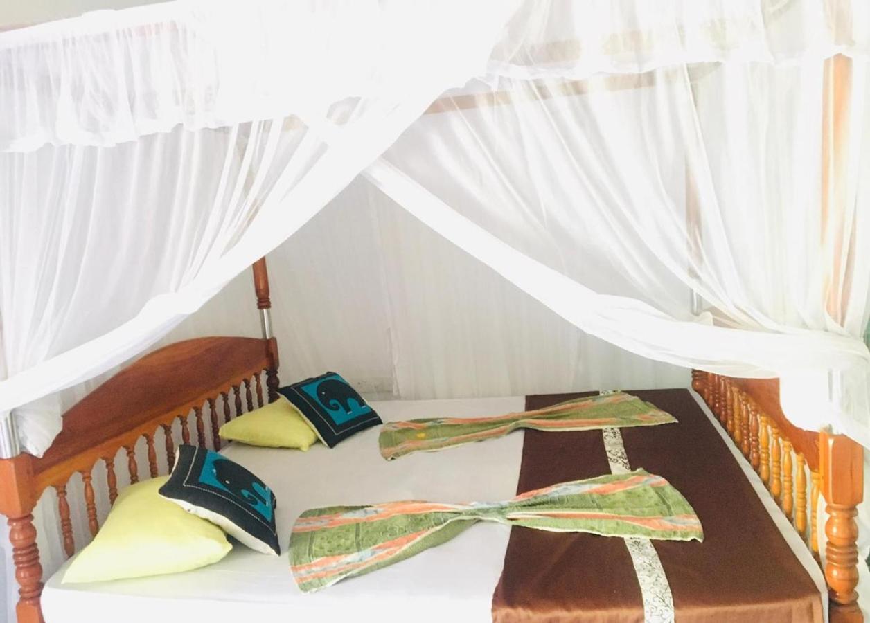 Sunrise Guest House & Restaurant Tangalle Kültér fotó