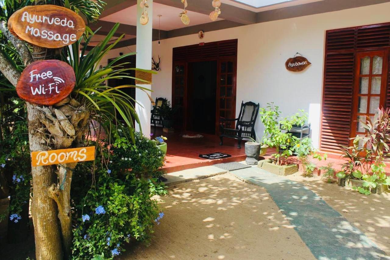 Sunrise Guest House & Restaurant Tangalle Kültér fotó