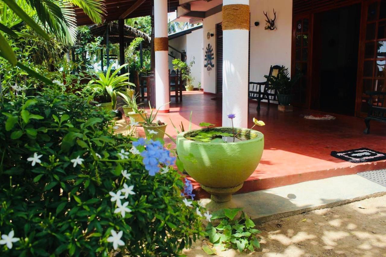 Sunrise Guest House & Restaurant Tangalle Kültér fotó