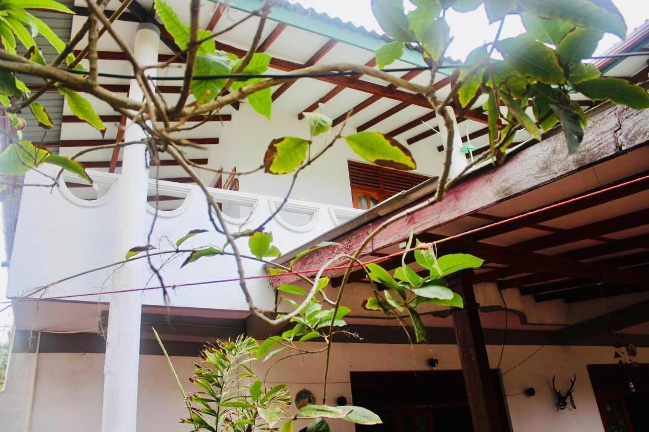 Sunrise Guest House & Restaurant Tangalle Kültér fotó