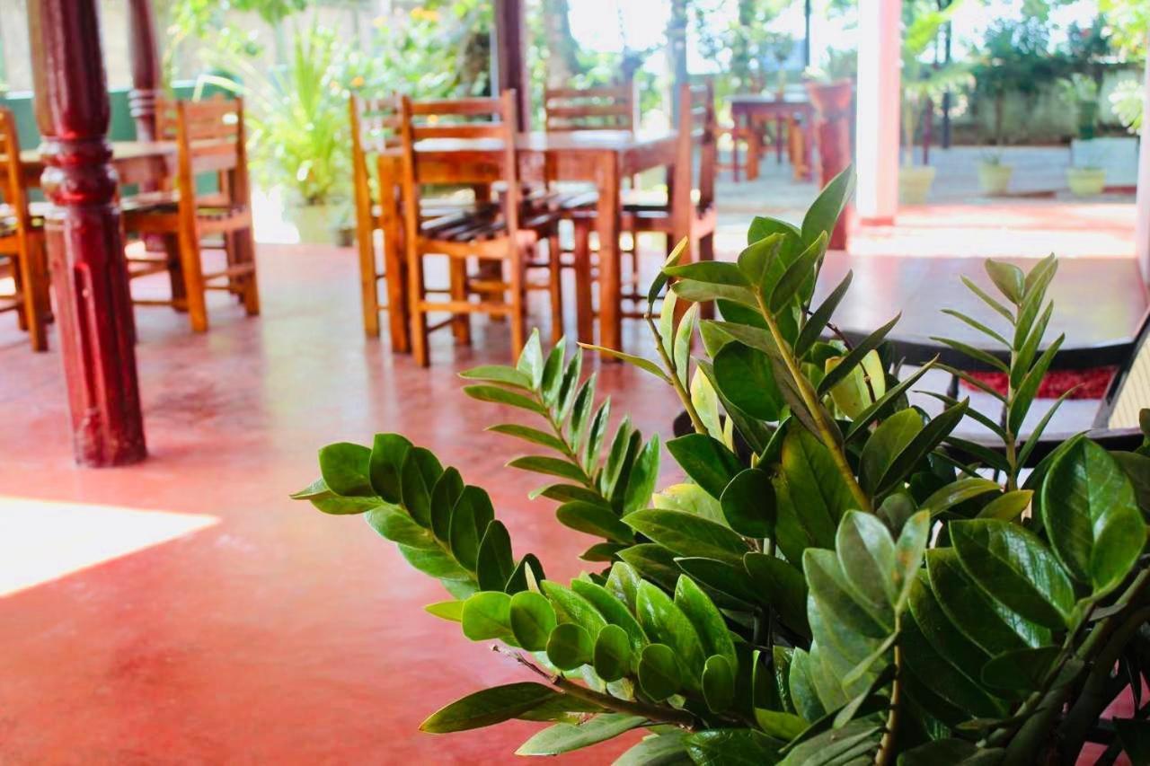 Sunrise Guest House & Restaurant Tangalle Kültér fotó