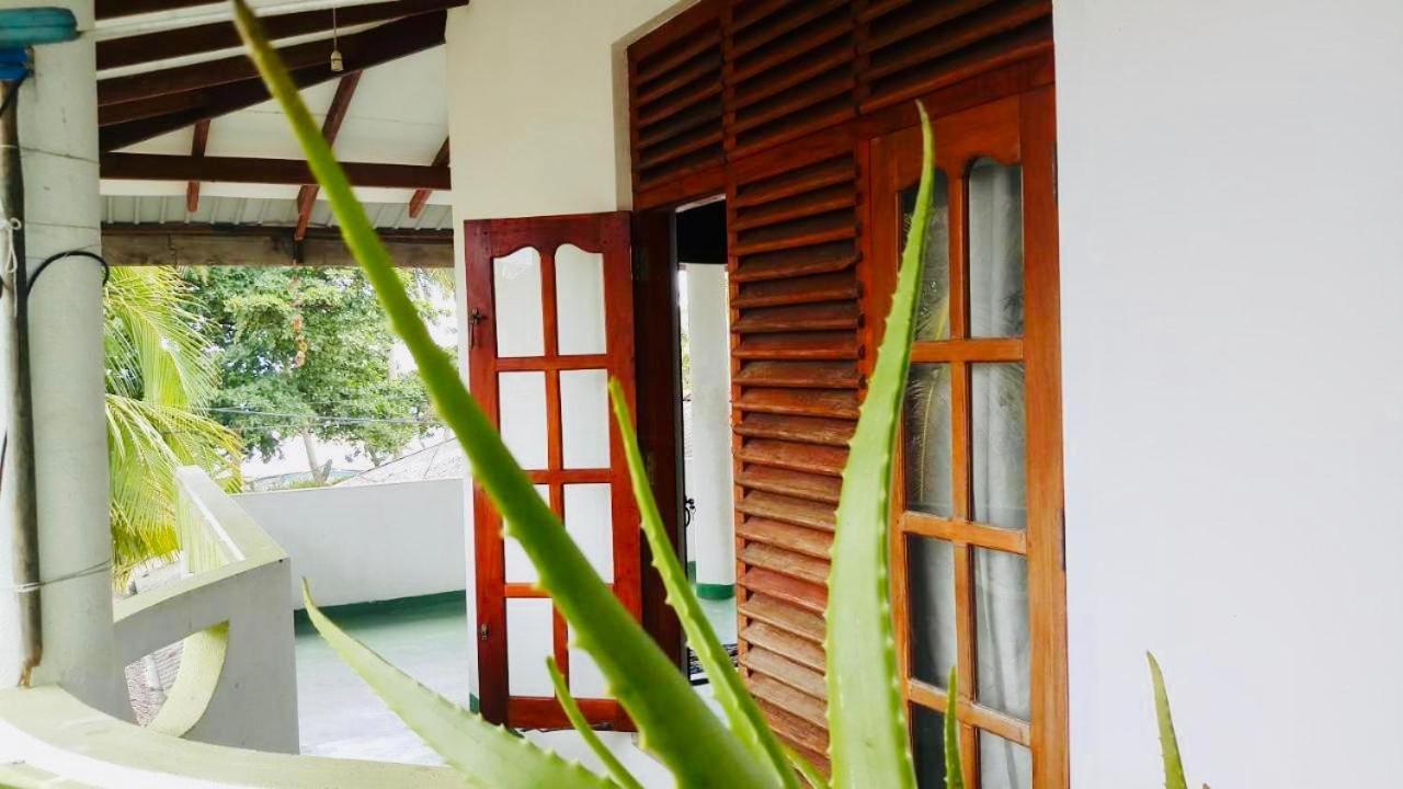 Sunrise Guest House & Restaurant Tangalle Kültér fotó